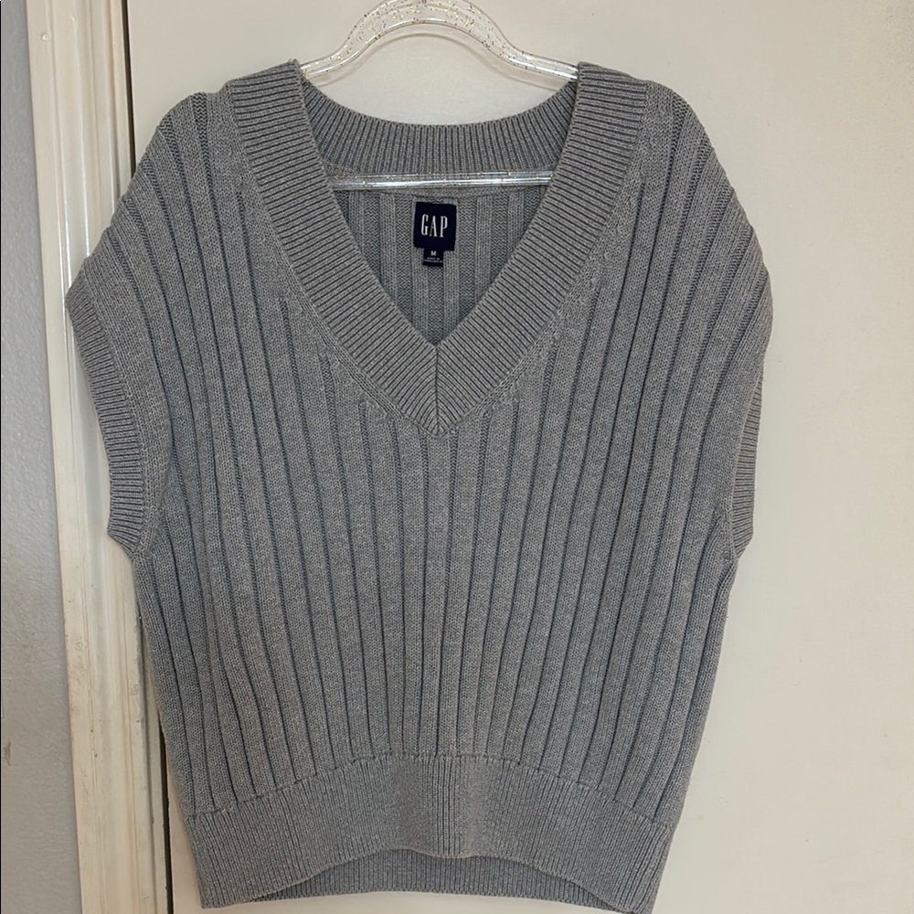 GAP Gray V-Neck Sweater Classic Style